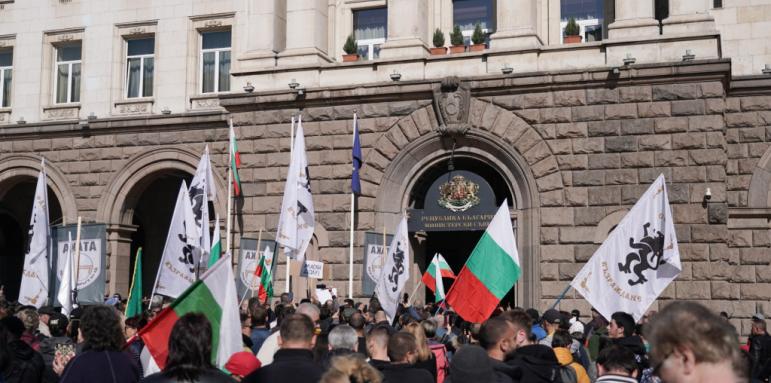 Протест против мерките блокира центъра на София