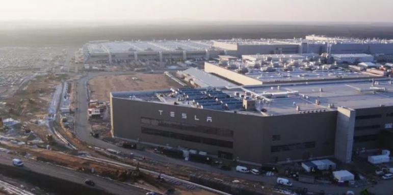 Tesla иска да увеличи производството на електромобили в Берлин до един милион годишно