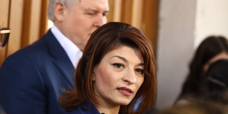 Атанасова категорична! Новината за кабинета