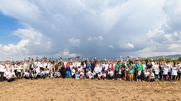 Доброволци от Пощенска банка засадиха над 2000 фиданки в Международния ден на Земята