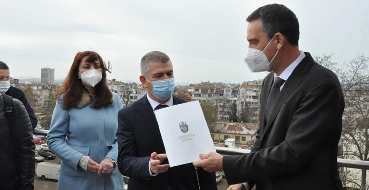 Признание за работата си от кмета получи персонала в КОЦ-Бургас