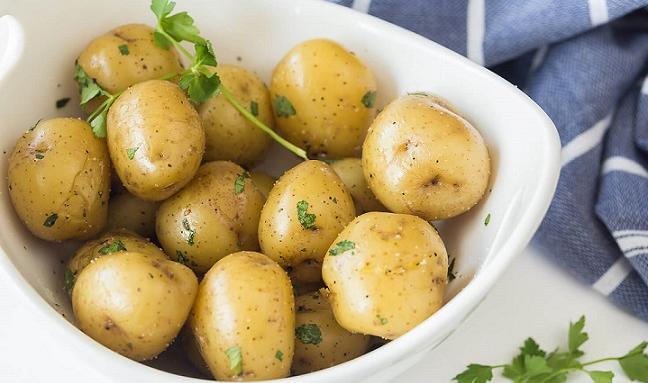 Защо картофите трябва да се варят с кората?