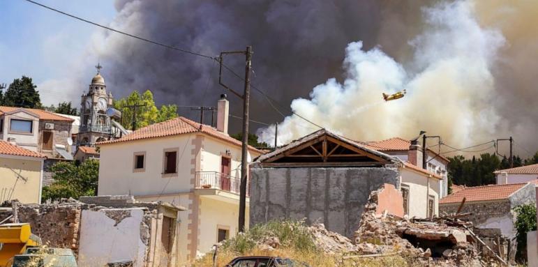 Няма край! Огненият ад в Гърция се разраства