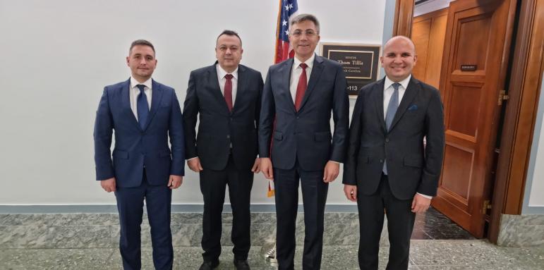 Мустафа Карадайъ се срещна със сенатори в САЩ