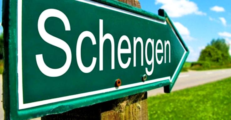 Политици надуват балони с дъвка “Шенген”