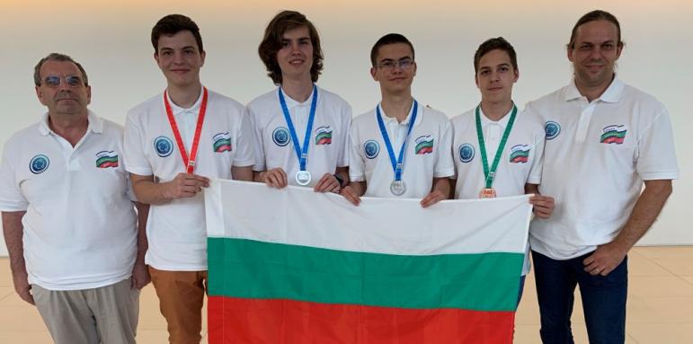 4 медала за българчета от математическа олимпиада