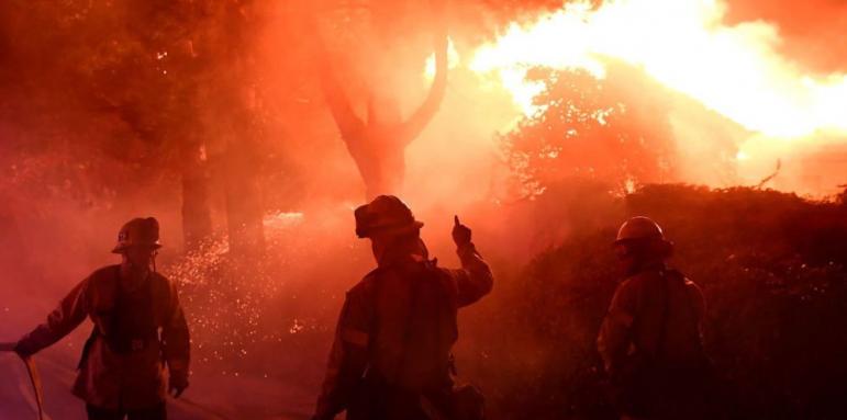Огнен ад в Калифорния, евакуират 40 000 души