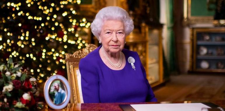 Защо е гневна и нещастна Елизабет ІІ?