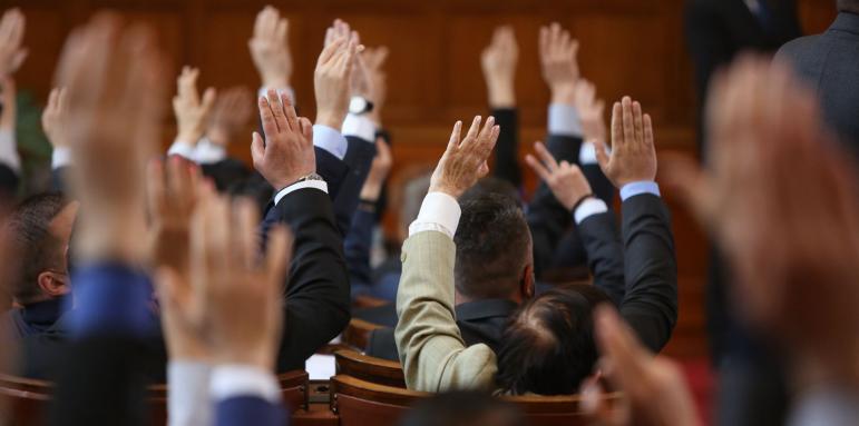 Парламентът блокира Костадинов. Какво реши