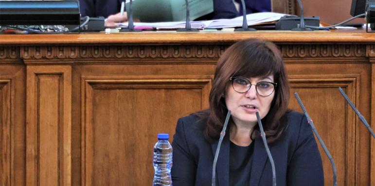 Парламентът даде 3 месеца на Сербезова да реши голям проблем
