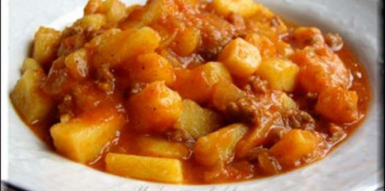 На трапезата: Постни картофки в гювеч