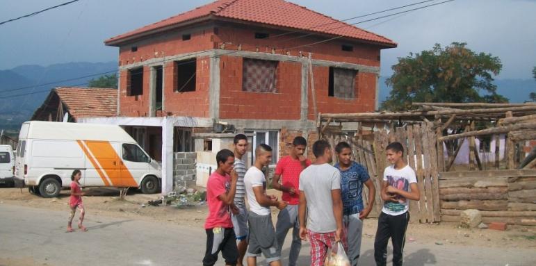 Роми в Гърмен спряха децата си за първия учебен ден