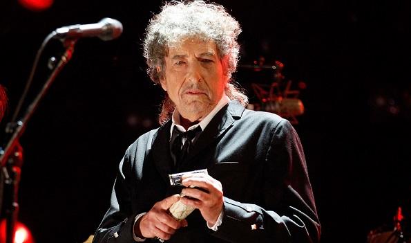 Падна тайната защо Боб Дилън сменил името си