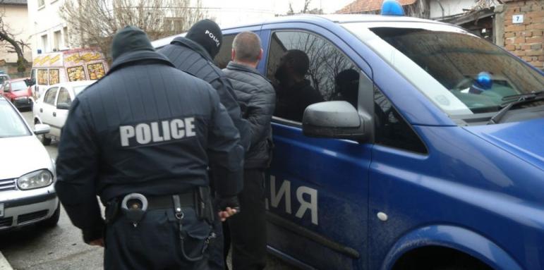 Прибраха в ареста 35 сподвижници на Божков