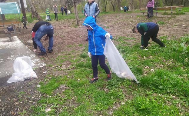 Ученици се включиха в инициативата-Заедно да почистим Стара Загора