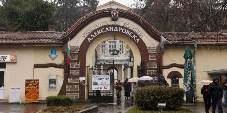 Медици в Александровска плашат с гладна стачка заради арогантен шеф
