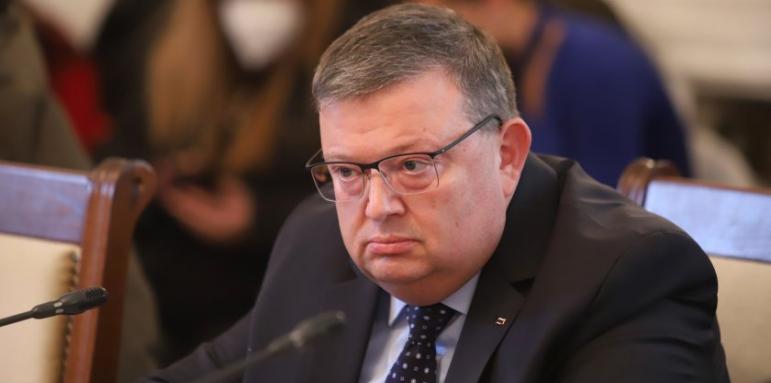 Цацаров си връща на Петков, съди го за 15 000 лева