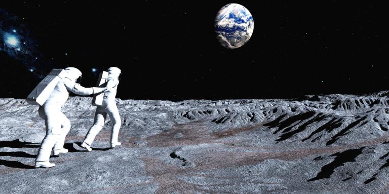 Лунният прах, събран от Армстронг, отива на търг