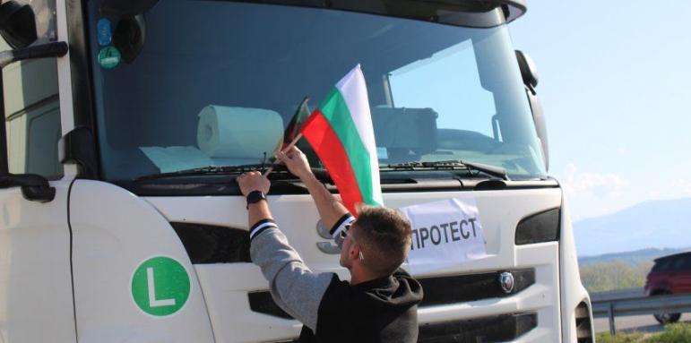 Идат яки протести! Петков укротява превозвачи и работодатели