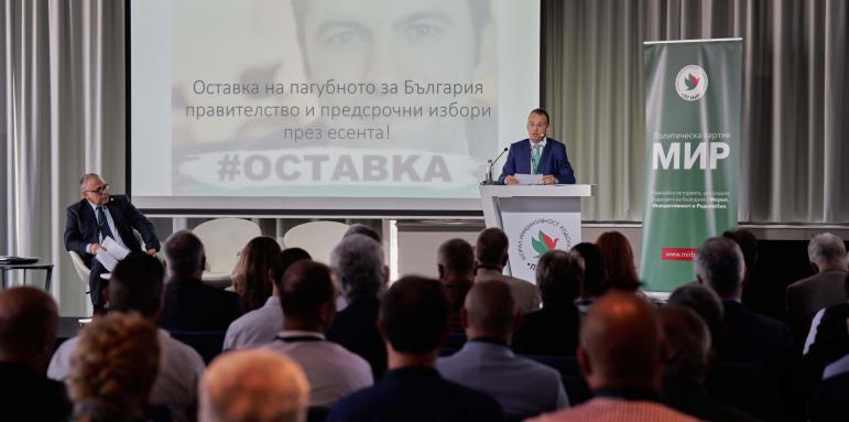 Симеон Славчев: Оставка на кабинета „Петков“, президентът да вдигне отново юмрук