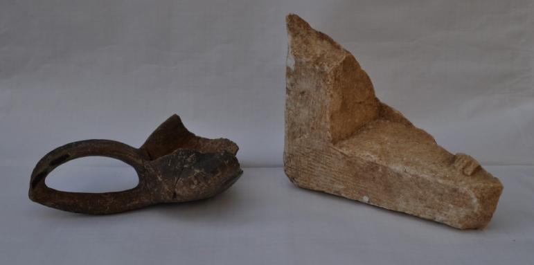 Археолози откриха оброчна плочка в „Глухите камъни"