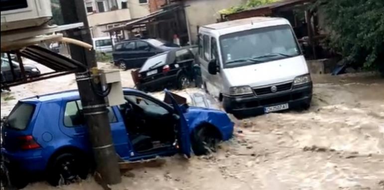 След бурята бедственото положение остава в някои райони