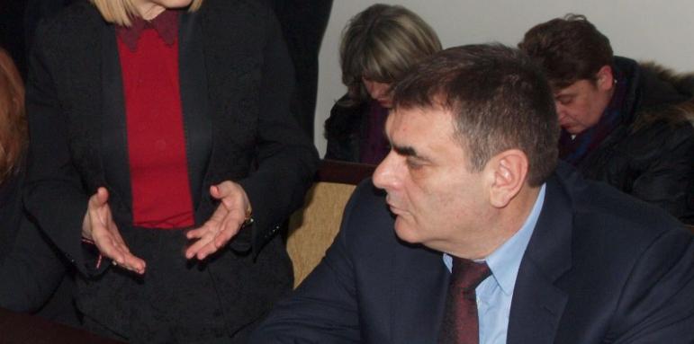 Школата сами ще вдигат заплатите на учителите от 1 юли