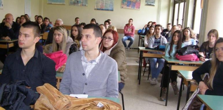 Следим от рано децата за отпадане от училище