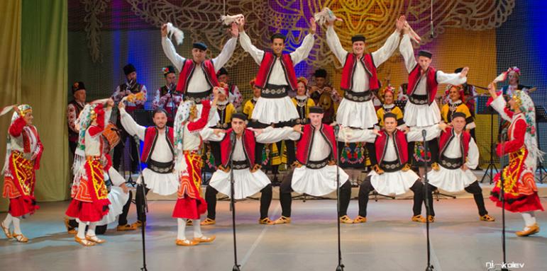 Общински фолклорен ансамбъл „Загоре“ впечатли с изпълнение Пазарджик