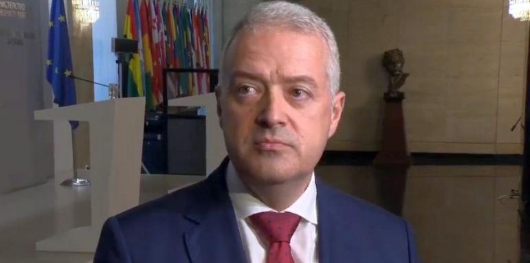 Министър с пресни новини за арестувания в Крим българин