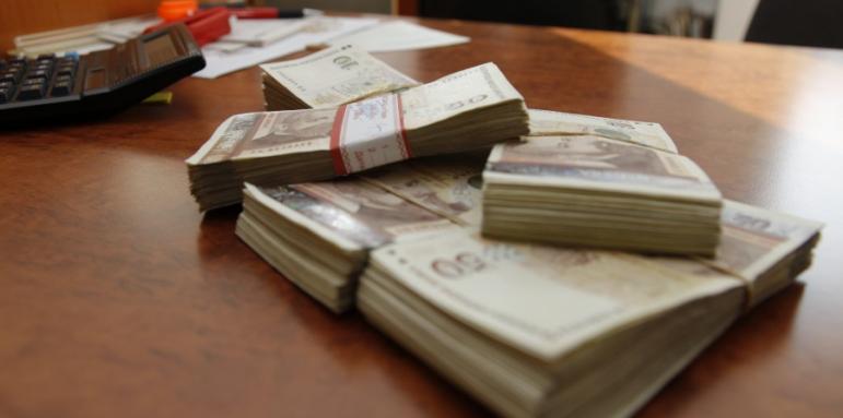 Бензинът падна под 2 лева
