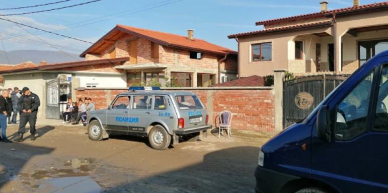 Арестуваха 70-годишни старци за купуване на гласове
