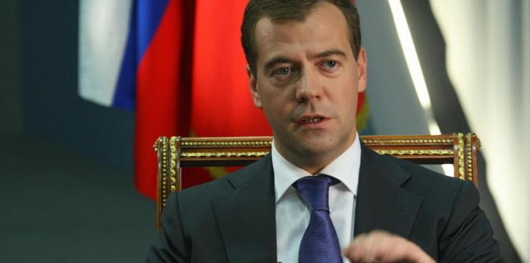 Заплаха! Какво стана с цените на горивата след туит на Медведев