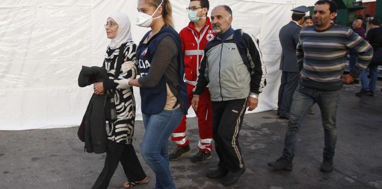 Над 500 бежанци бяха спасени край Италия