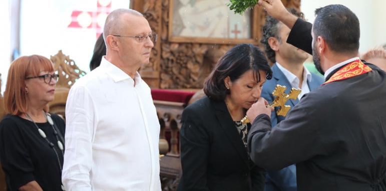 Диана Иванова откри кампанията си с водосвет