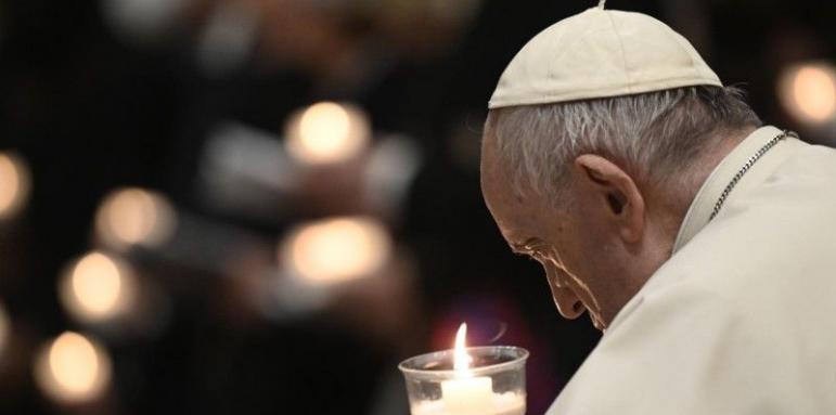Болният папа Франциск посвети великденското бдение на Украйна
