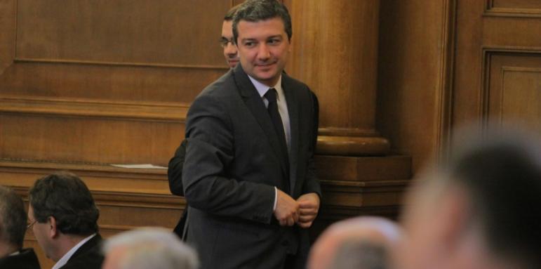 Дискусия в БСП за оставката на Стойнев
