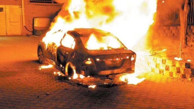 Бум на подпалени коли в София