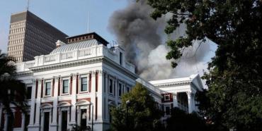 Ето кой запали парламента в Южна Африка