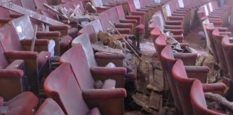 Над 80 са ранени при срутването на театър в Лондон