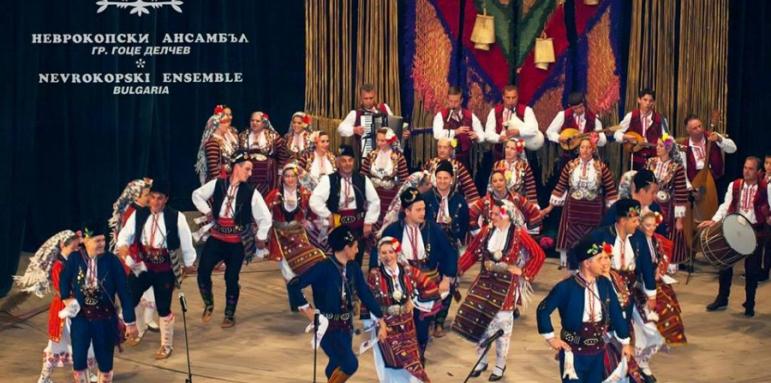 Неврокопският ансамбъл на карнавал в Гърция