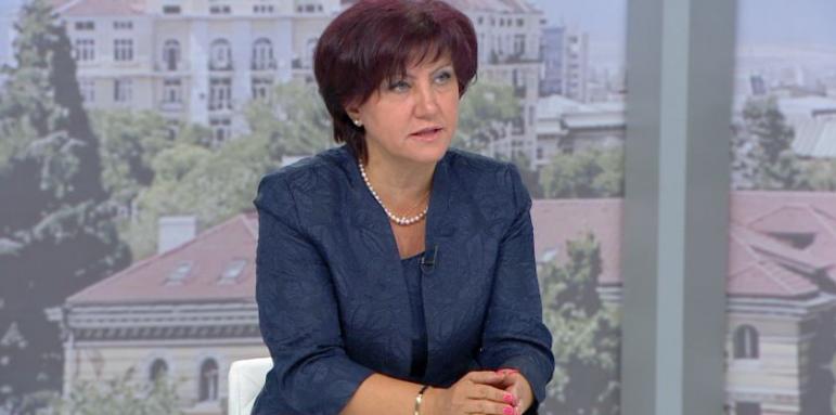 Караянчева зове ВМРО да мислят за приемливи идеи