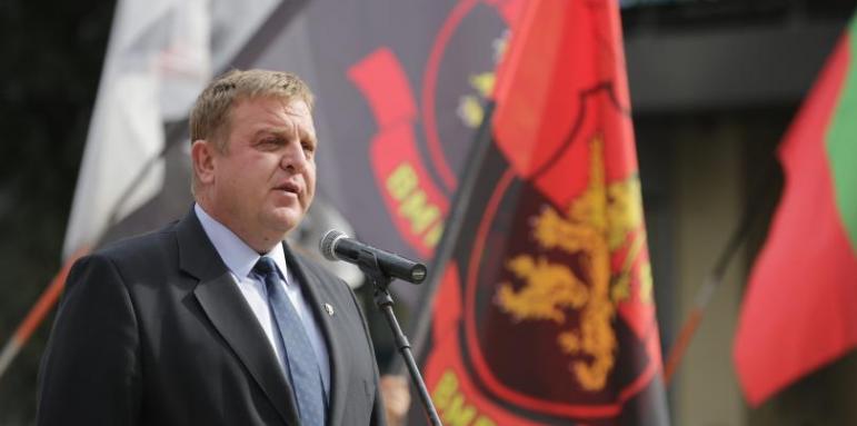 Каракачанов хвърли кърпата, оттегля се като лидер на ВМРО