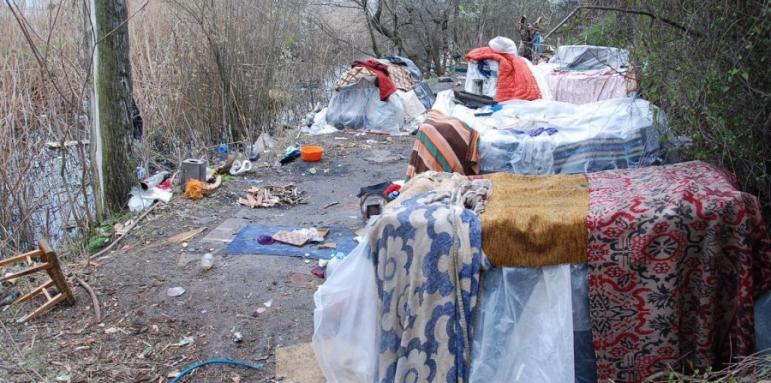 БГ полицаи помагат за разчистване на ромски лагер