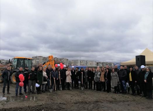 Първа копка на нов строителен хипермаркет в Казанлък