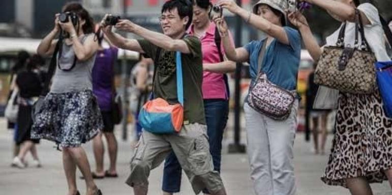 Препоръчват на китайските туристи да не си бъркат в носа