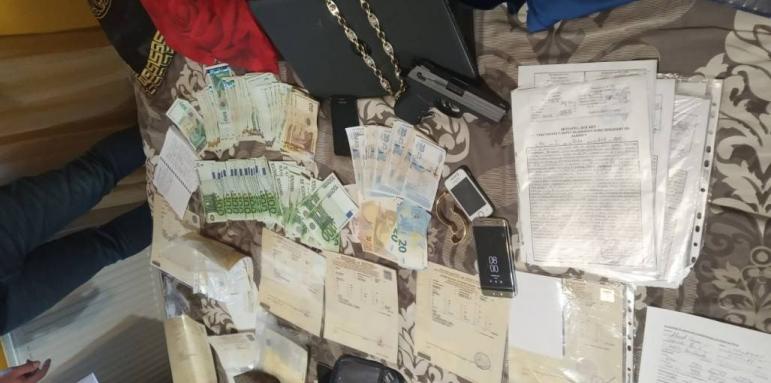 Закопчаха баща и син тлъсти лихвари в разградско