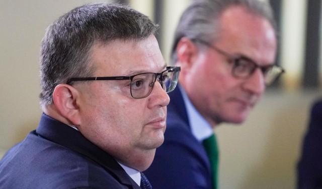 Цацаров: Подкрепям Гешев, защото не се огъва