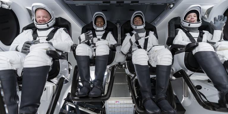 Четирима туристи полетяха в Космоса