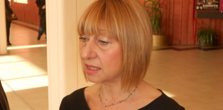 Клисарова: Учителите не харесват програмите